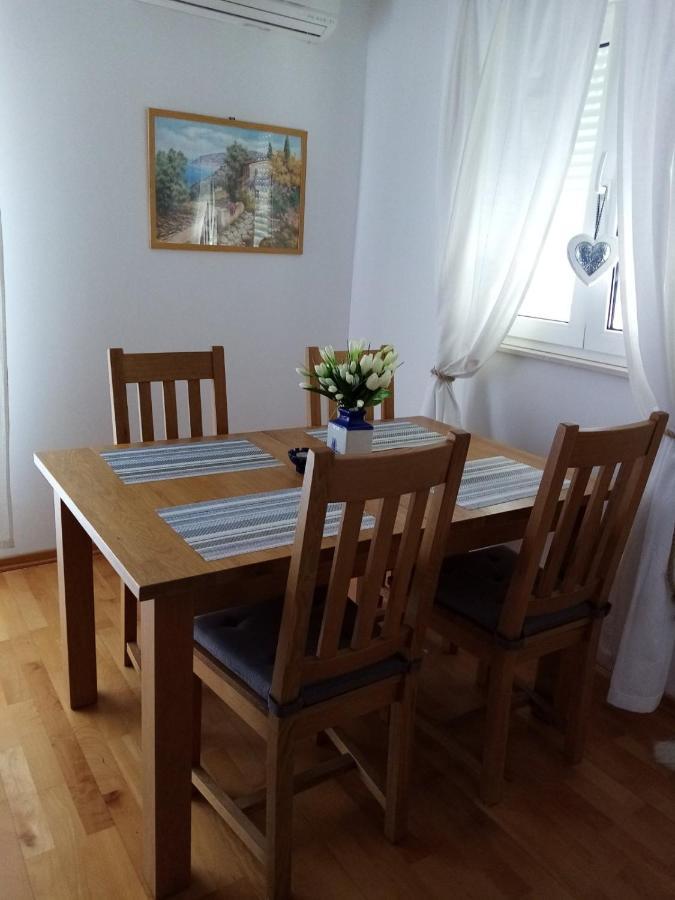 Apartman Mikola With Sea View Trogir Exteriér fotografie