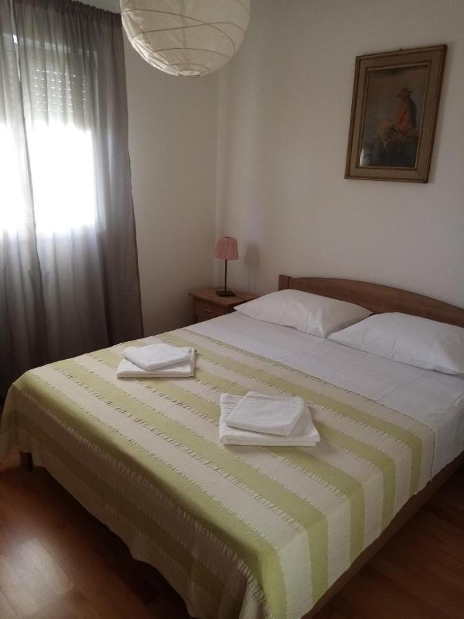 Apartman Mikola With Sea View Trogir Exteriér fotografie