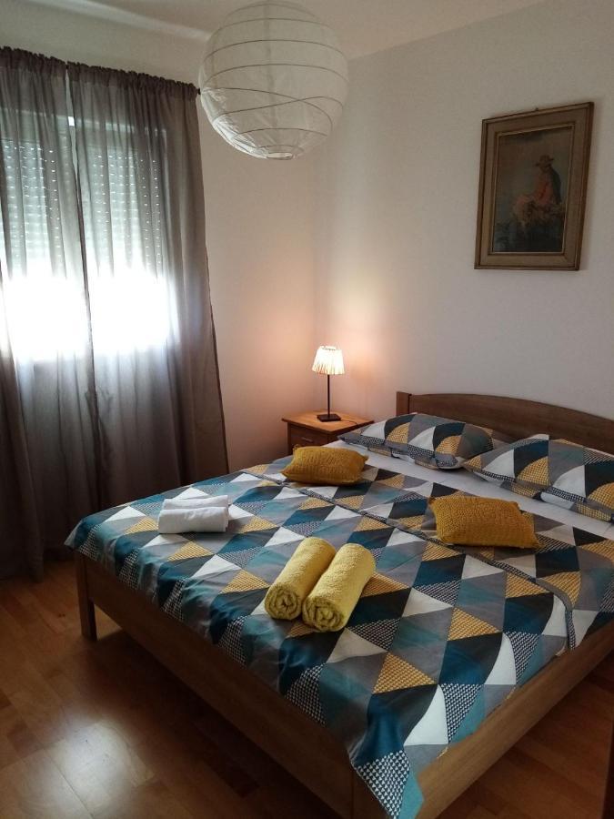 Apartman Mikola With Sea View Trogir Exteriér fotografie
