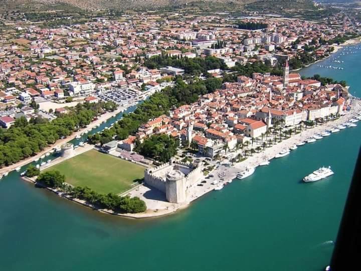 Apartman Mikola With Sea View Trogir Exteriér fotografie