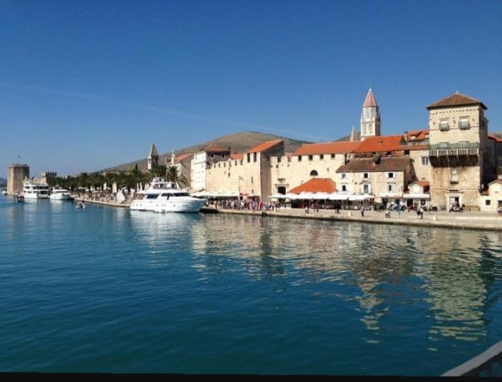 Apartman Mikola With Sea View Trogir Exteriér fotografie