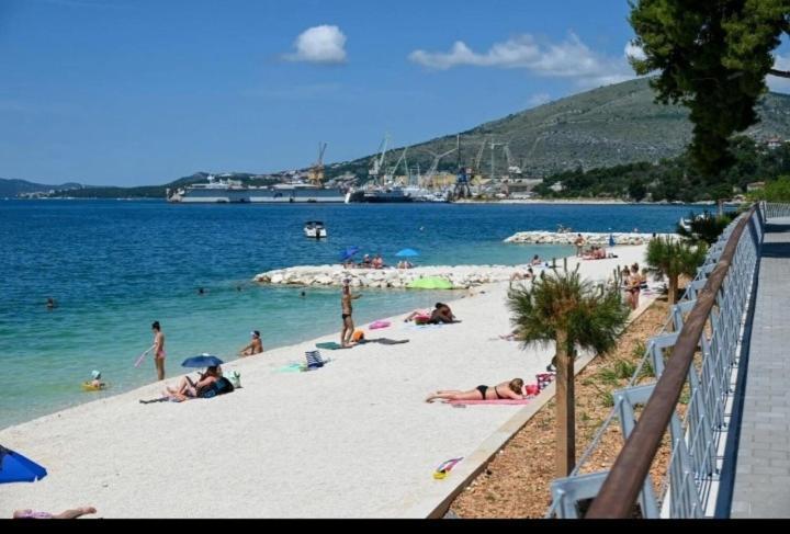 Apartman Mikola With Sea View Trogir Exteriér fotografie